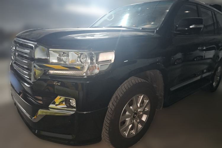 Used Toyota Land Cruiser 2018 Toyota Land Cruiser, 7-seater, 4.5-liter diesel