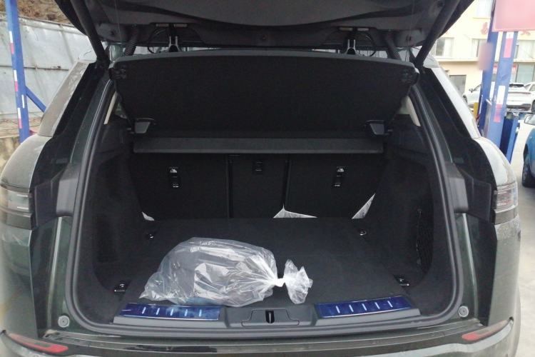 Used Land Rover Range Rover Evoque 2026 Model Range Rover Velar L SE