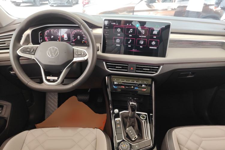 Used Volkswagen Tayron 2023 Revised Version 380TSI All-Wheel Drive R-Line High-Energy Edition Center Console