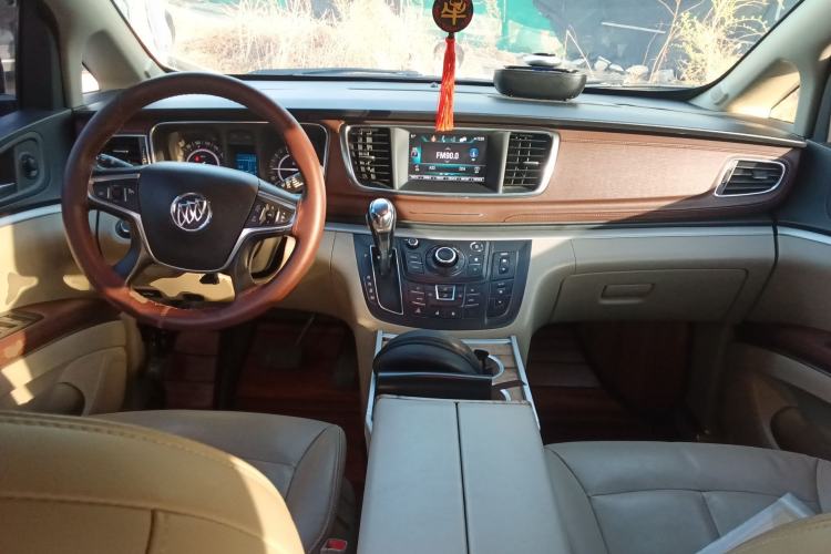 Used Buick GL8 2018 28T Luxury Model China VI Standard Center Console