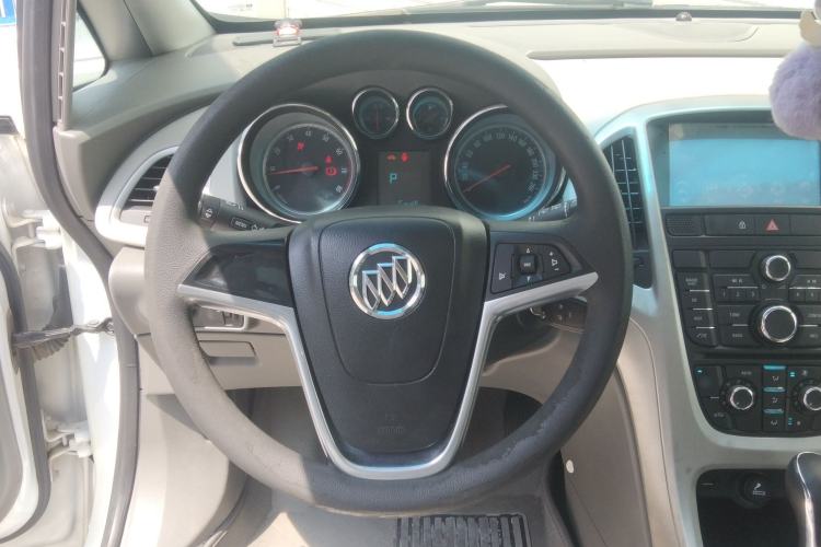 Used Buick GT 2012 XT 1.6L Automatic Comfort Edition Steering Wheel