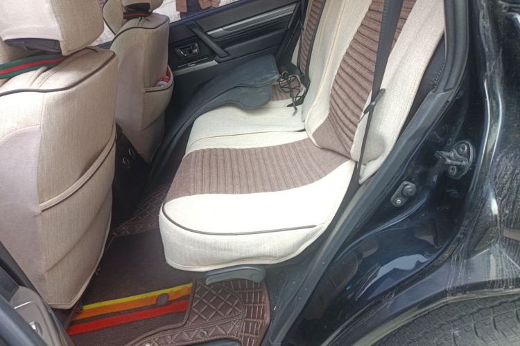Used Mitsubishi Pajero 2016 3.0L Automatic Standard Version China V Standard Left Rear Seat