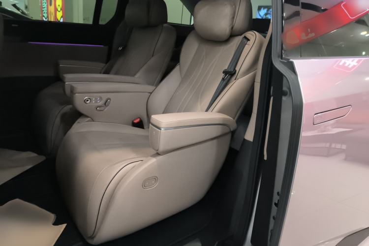 Used XPeng X9 2024 702 Ultra-Long Range Max
