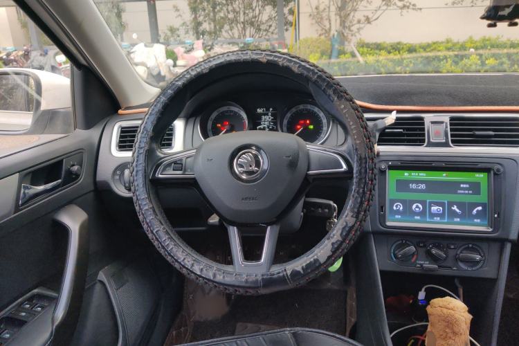 Used Skoda Rapid Spaceback 2018 1.6L Automatic Comfort Edition Steering Wheel