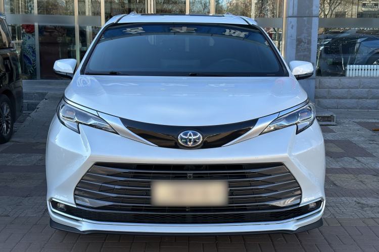 Used Toyota Sienna 2023 2.5L Hybrid Ultimate Edition