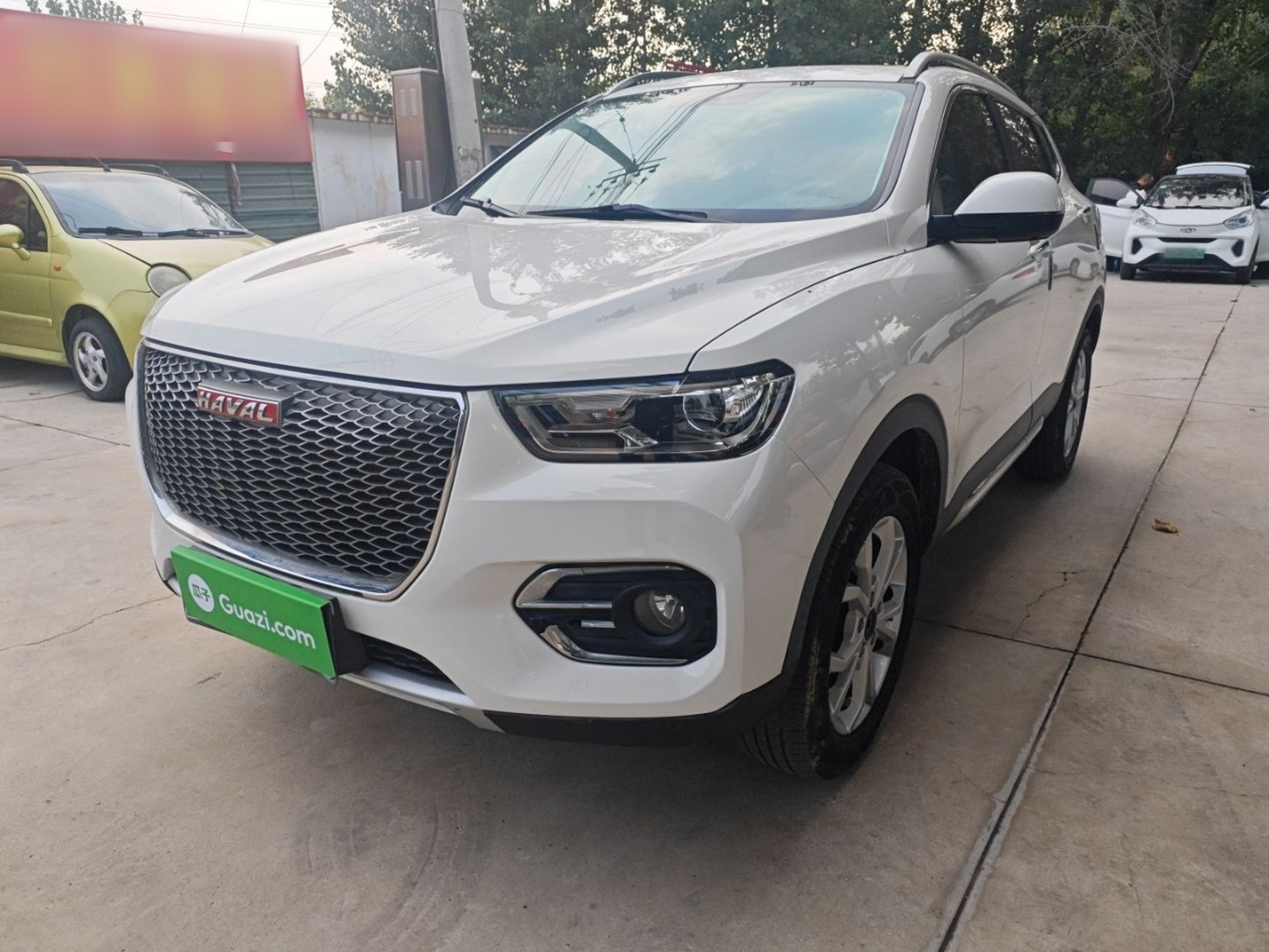 Под передней частью автомобиля