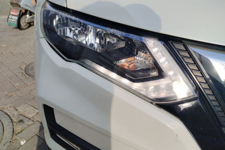 Used Nissan X-Trail 2017 2.0L CVT Comfort Edition 2WD Right Front Headlight