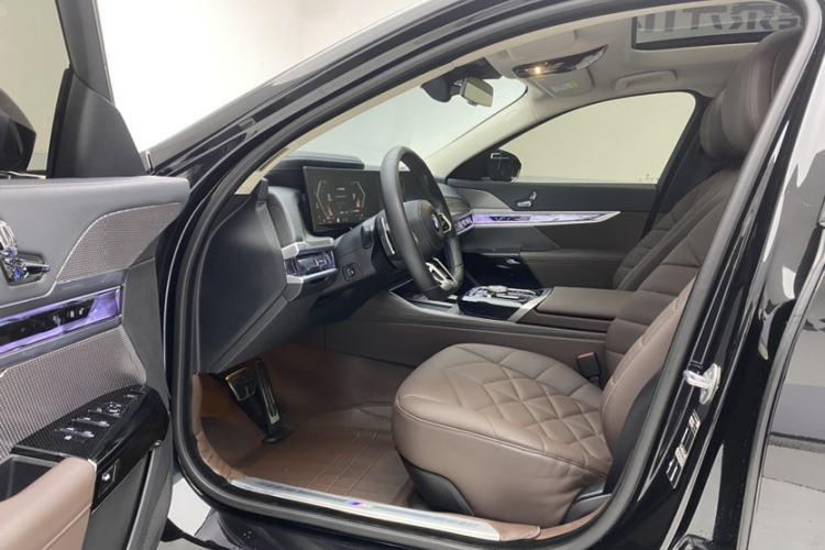 Used BMW 7 Series 2023 735Li M Sport Package Interior 2