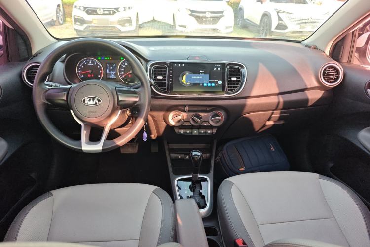 Used Kia Pegas 2019 1.4L Automatic Value Edition National VI Standard Center Console