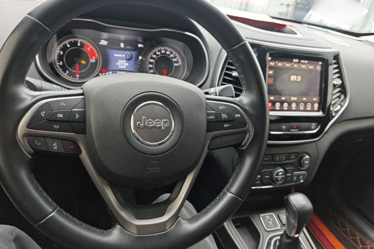 Used Jeep Cherokee 2019 2.0T Two-Wheel Drive Smart Enjoyment Version China V
