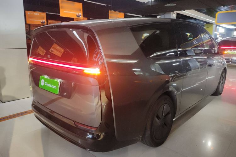 Used Li Auto MEGA 2024 Ultra Model
