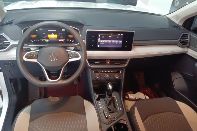 Used Volkswagen Tharu 2023 300TSI Two-Wheel-Drive Crescent Edition Center Console