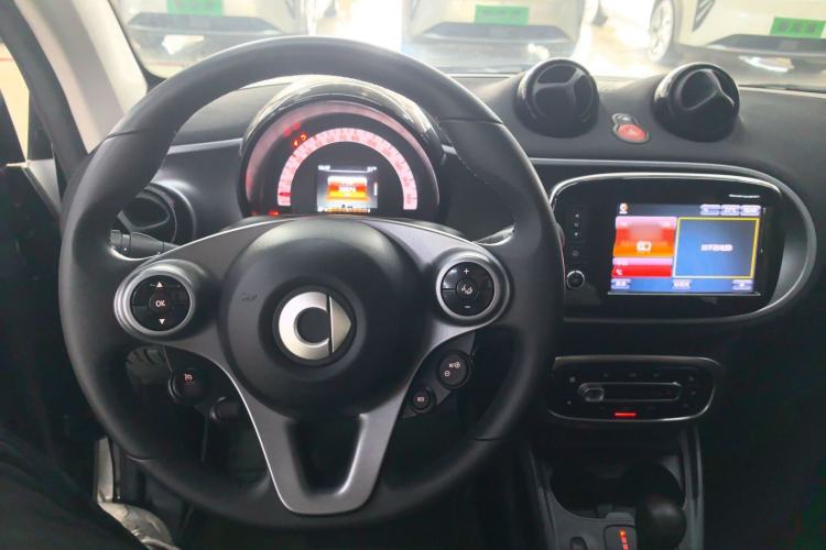 Used smart fortwo 2019 0.9T 66kW Hardtop Wind Power Edition China VI Steering Wheel