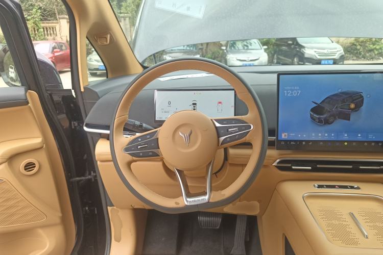 Used VOYAH Dream 2025 PHEV Four-Wheel Drive Excellence Kunpeng Edition
