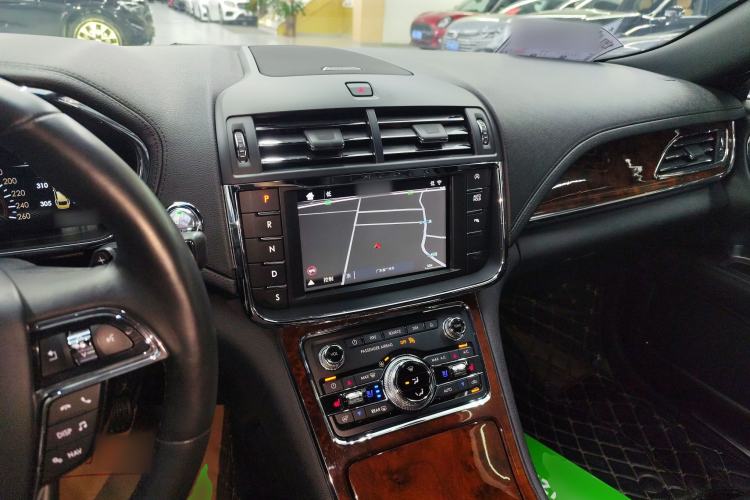 Used Lincoln Continental 2017 2.0T Two-Wheel-Drive Luxury Edition
