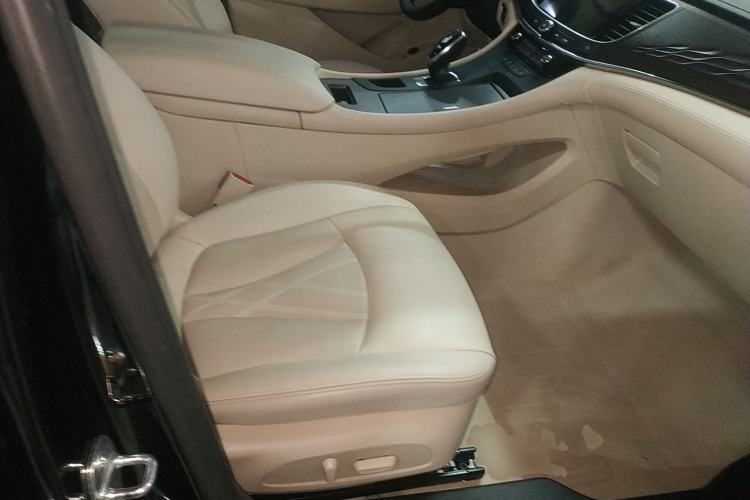 Used Buick LaCrosse 2022 Avenir Avia First Edition Right Front Seat