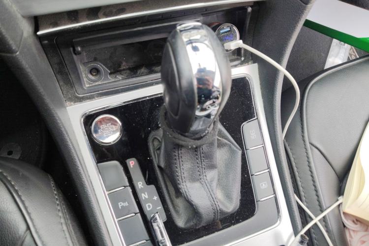 Used Volkswagen Passat 2014 1.8TSI DSG Prestige Edition Gear Lever