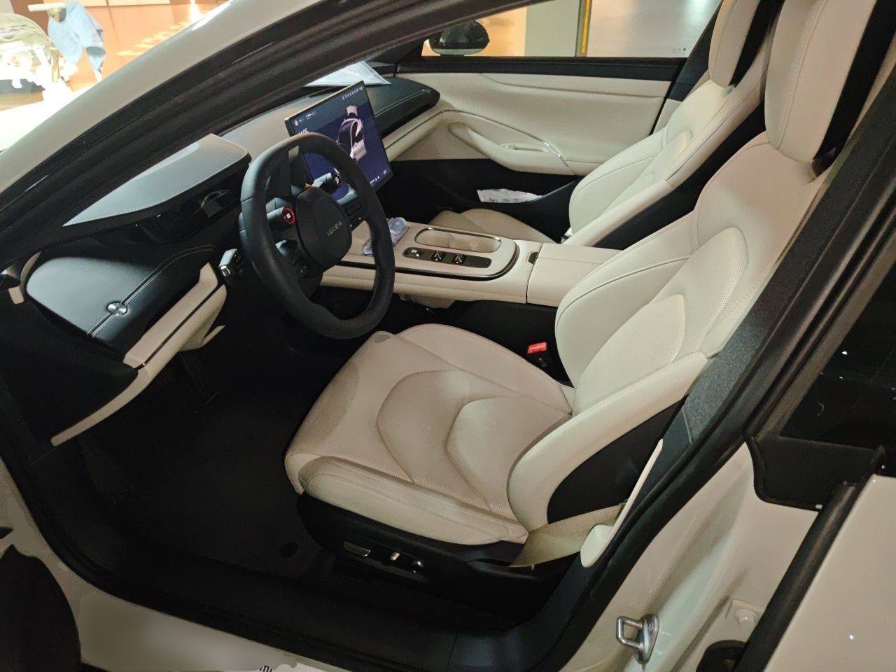 Xiaomi Auto SU7 2024 Rear-Drive Ultra-Long Range Advanced Pro-Level Intelligent Driving Version — снимка 12
