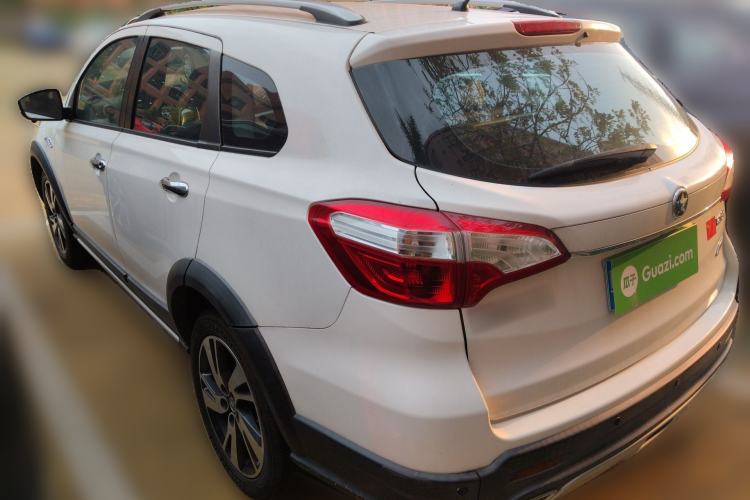 Used Venucia T70X 2015 2.0L CVT SmartFun Sport Edition Rear Left 45 Deg