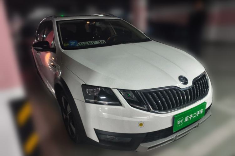 Used Skoda Octavia 2019 TSI280 DSG Luxury Edition Station Wagon China VI Standard Front Right 45 Deg