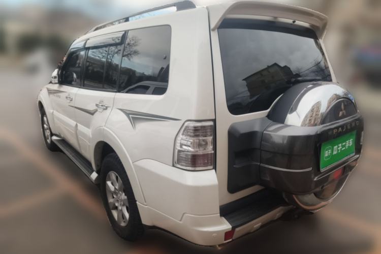 Used Mitsubishi Pajero 2015 3.0L Automatic Elite Overdrive Version China IV Standard
