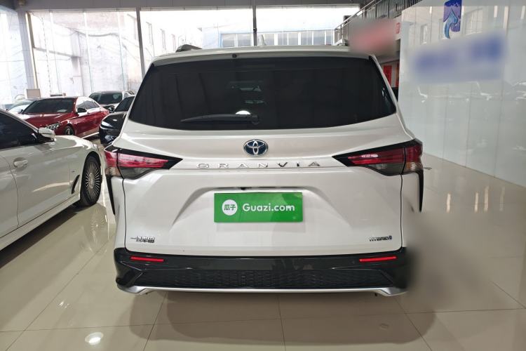Used Toyota Granvia 2022 2.5L Hybrid Premium Edition
