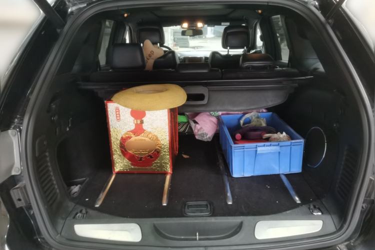 Used Jeep Grand Cherokee 2014 3.0TD Diesel Comfort Navigation Version Trunk