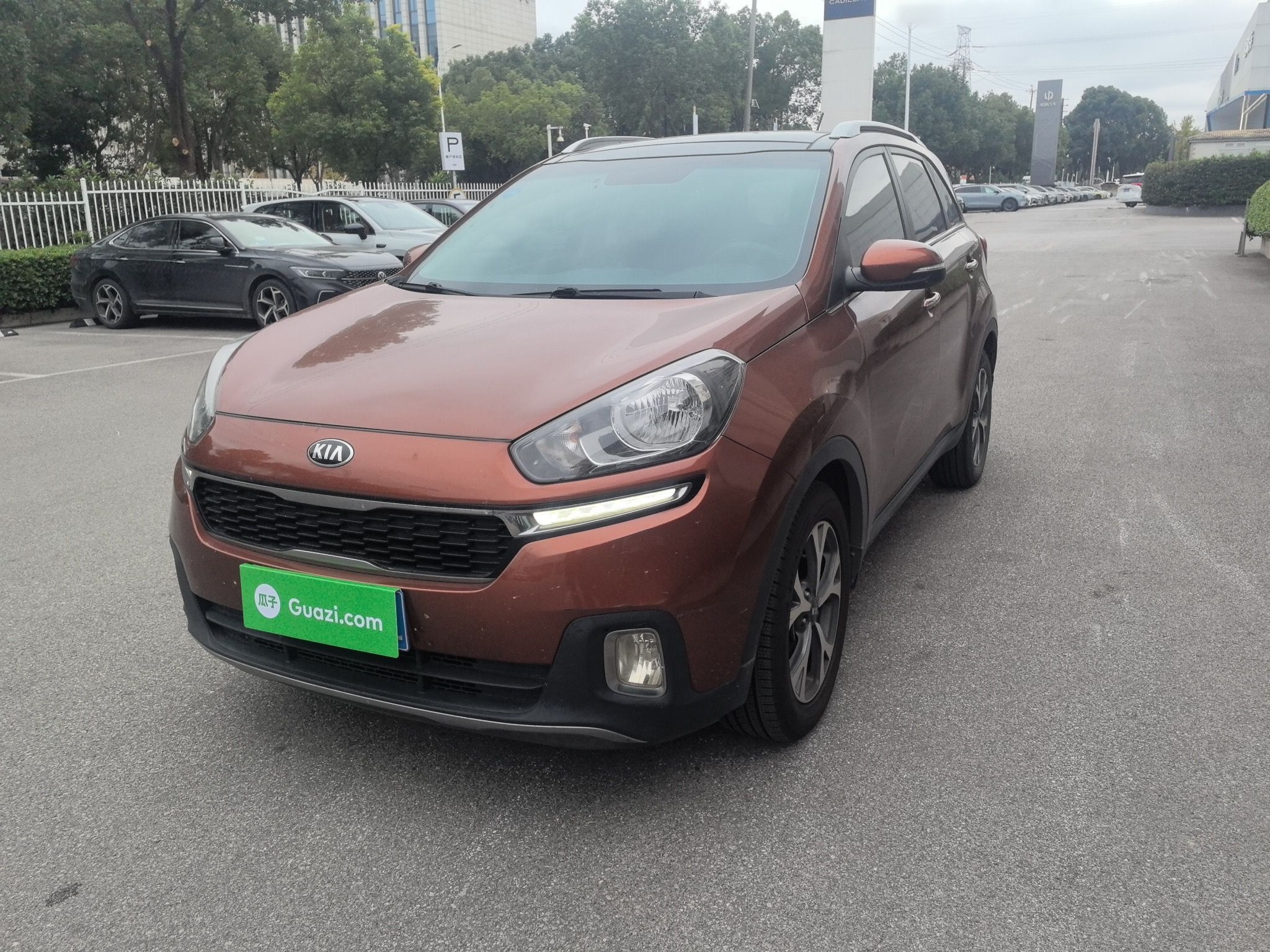 Под передней частью автомобиля