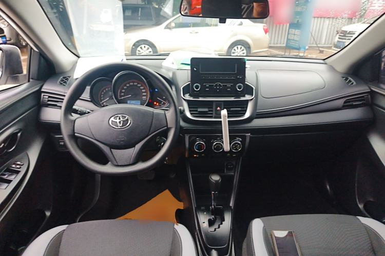 Used Toyota YARiS L Zhi Xuan 2020 X-Trail X 1.5L CVT Leading Edition Center Console