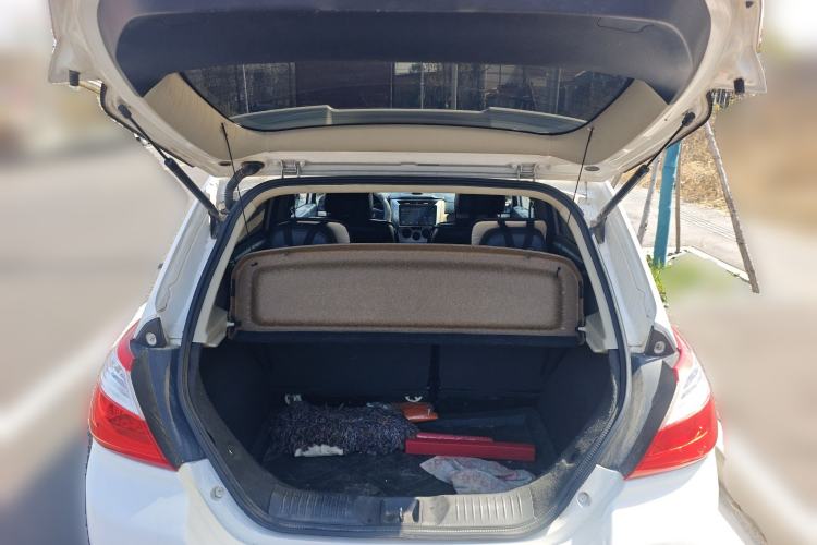 Used Venucia R50 2013 1.6L Manual Fashion Edition
