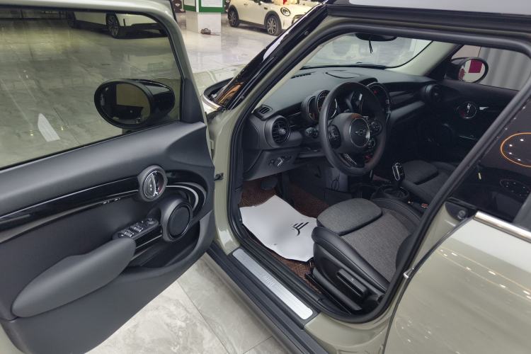 Used MINI 2019 1.5T COOPER Classic Edition Five-Door Version
