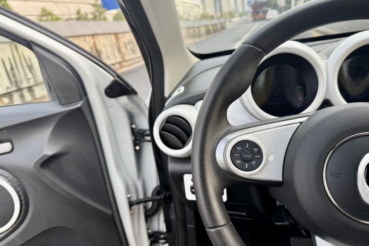 Used ORA Black Cat 2021 301 km Basic Version
