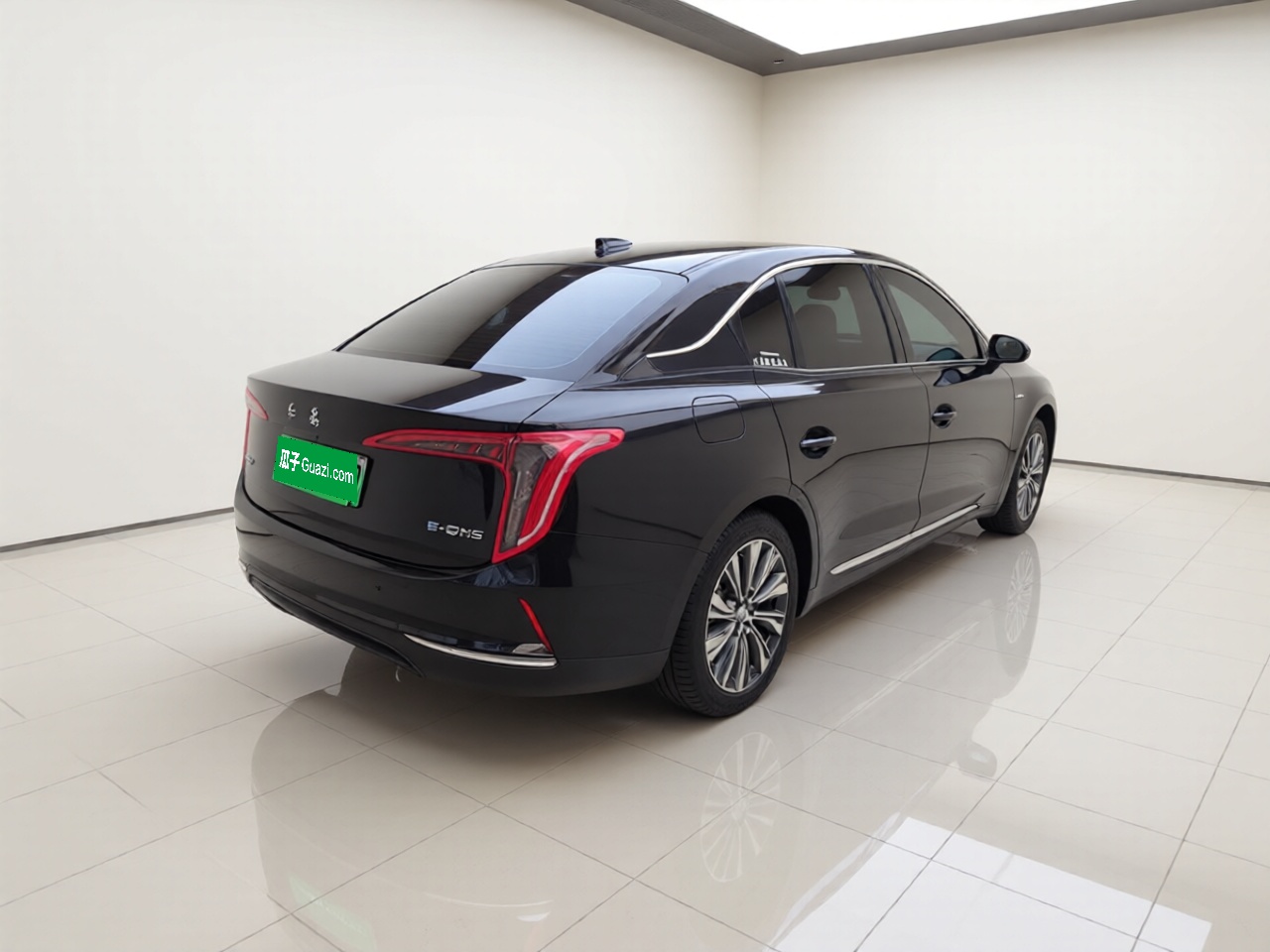 Hongqi E-QM5 2022 431 km Charge & Enjoy Edition — снимка 6