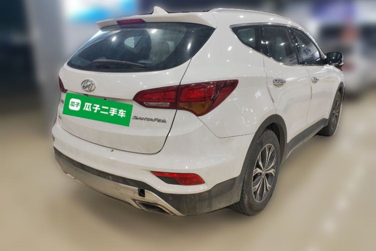 Used Hyundai Santa Fe 2017 2.0T Automatic Two-Wheel Drive Smart Version 7 Seats