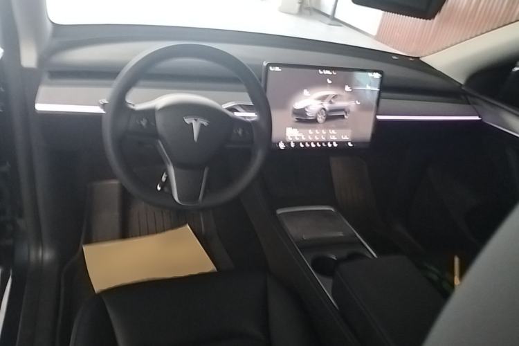 Used Tesla Model Y 2024 Long-Range All-Wheel-Drive Version