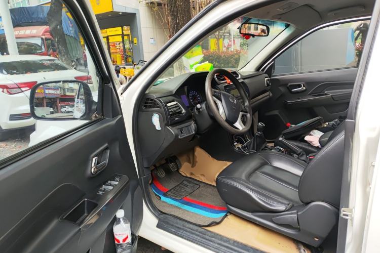 Used Great Wall Wingle 5 2017 2.0T European-spec Diesel Two-Wheel Drive Entry-Level Small Double-Cab GW4D20E Driver Seat