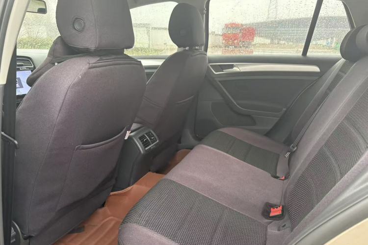 Used Volkswagen Golf 2018 1.6L Automatic Fashion Model Interior 3