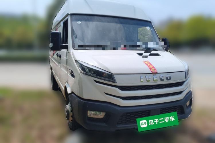 Used Iveco Daily 2025 2.5T V37 Van Transporter Green Lane Enhanced Version Mid-Chassis Mid-Roof Dual Tires
