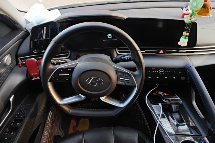 Used Hyundai Elantra 2022 1.5L CVT LUX Prestige Edition Steering Wheel