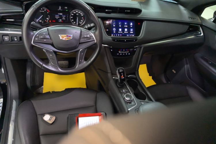 Used Cadillac XT5 2021 28T Luxury Model Center Console