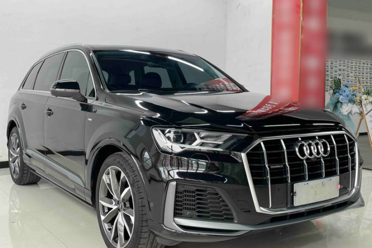 Used Audi Q7 2022 55 TFSI quattro S line Sport model
