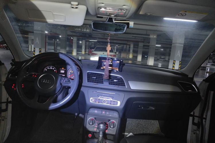 Used Audi Q3 2018 30th Anniversary Edition 30 TFSI Fashion Model Center Console