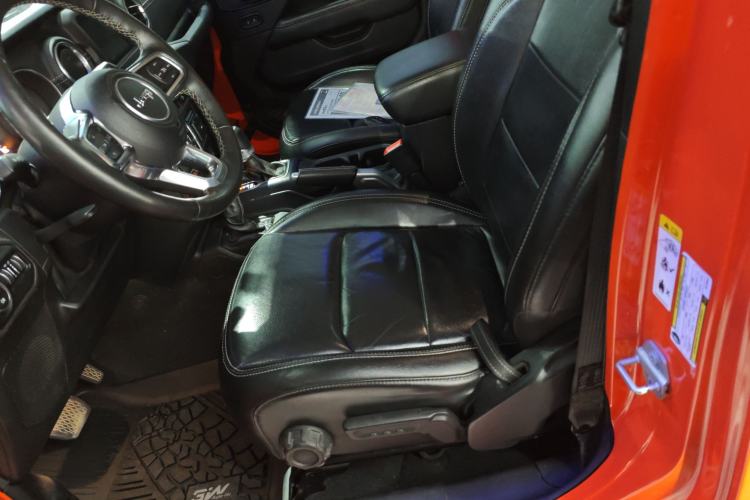 Used Jeep Wrangler 2018 2.0T Sahara Four-Door Edition
