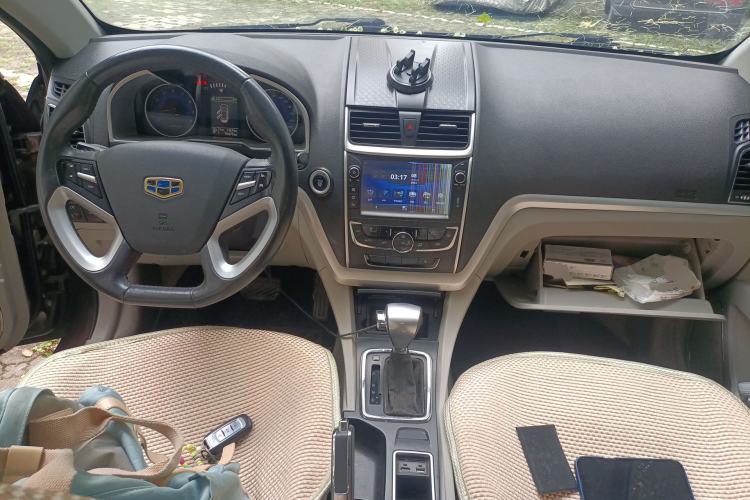 Used Geely Auto Emgrand 2014 Sedan 1.5L CVT Elite Model Center Console