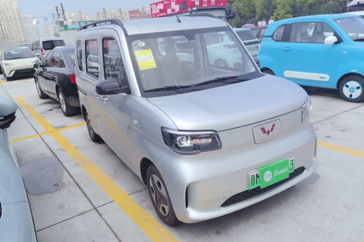 Used Wuling Zhiguang New Energy 2025 Model 305km Ambitious Edition Front Right 45 Deg