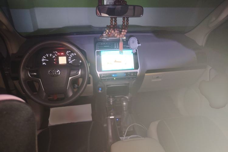 Used Toyota Prado  Center Console