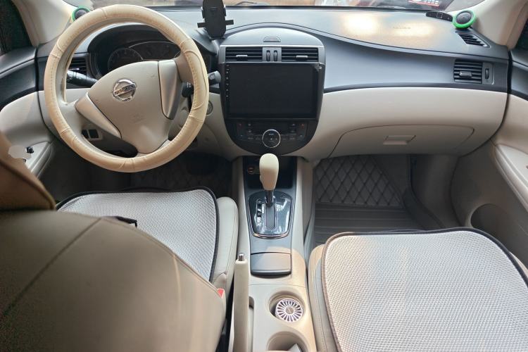 Used Nissan Tiida 2011 1.6L CVT Smart Version Center Console