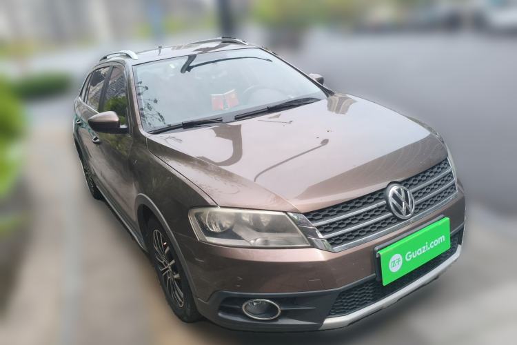 Used Volkswagen Cross Lavida 2014 1.6L Automatic Front Right 45 Deg