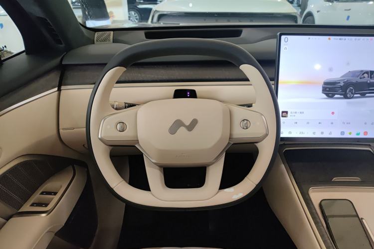 Used ONVO Luxeed L90 2025 Model—Ultra Six-Seater Version Steering Wheel