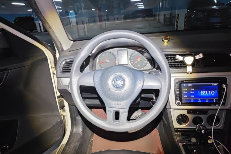 Used Volkswagen Gran Lavida 2013 1.6L Automatic Comfort Model Steering Wheel
